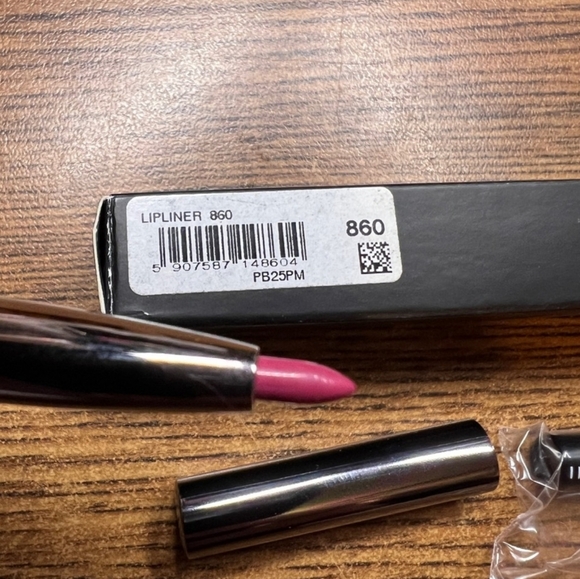 NWT INGLOT  Lipliner/Crayon  860 in Pink With Sharpener - Picture 1 of 4